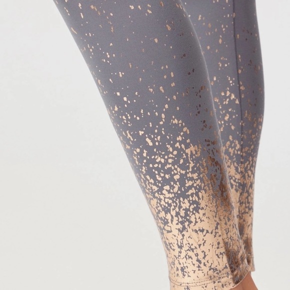 🛑SOLD Marika Gray High Rise Leggings Gold Foil Ombré Hem - Picture 5 of 11